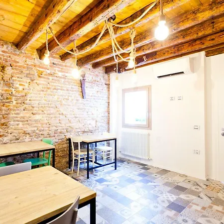 Bed & Breakfast La Caneva 951 3*